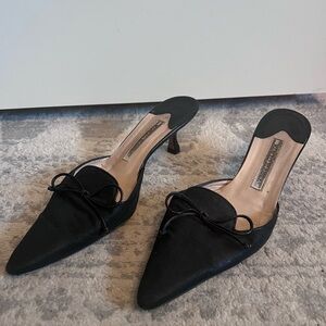 Manolo Blahnik - size 39 black kitten heel with leather bow - used condition